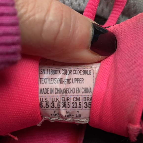 SKECHERS, EUC, SIZE 6-1/2 M - Picture 5 of 5